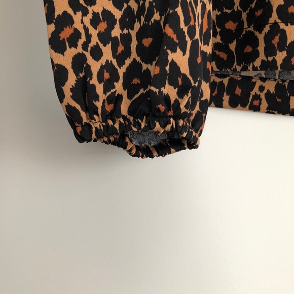 ✨3/$30✨ NWOT- CHEETAH PRINT SATIN BLOUSE - Picture 5 of 5